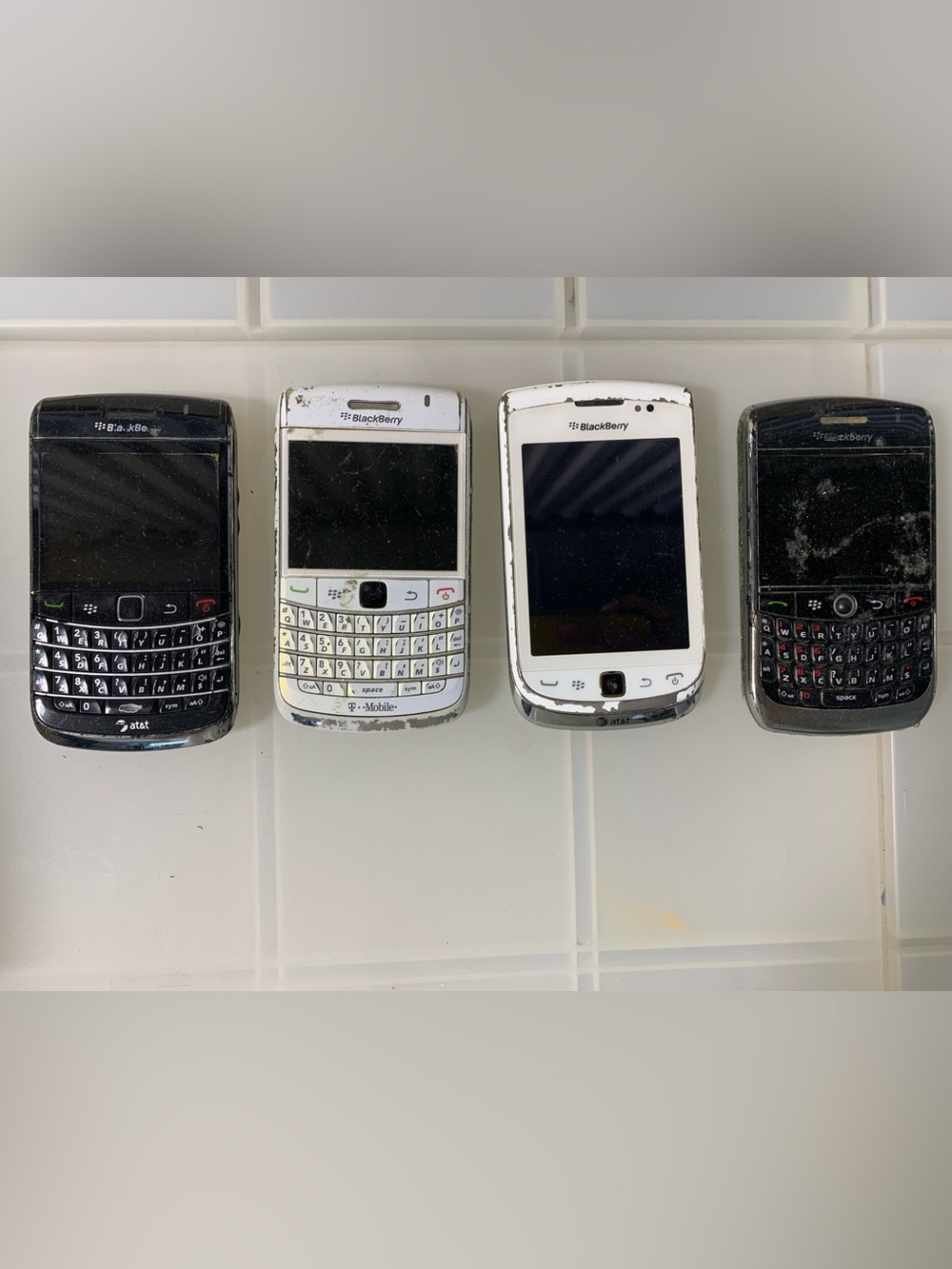 Blackberry Vintage Retro Classic Model Bold / Torch / Tour Phone Lot
